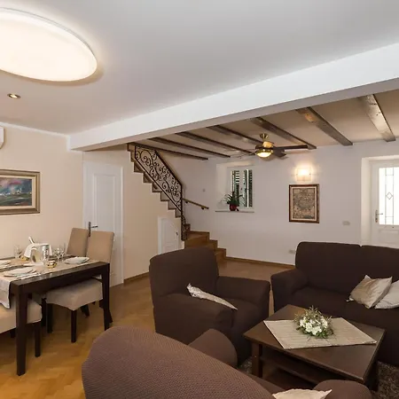 Apartment Maru Prestige - Comfort Duplex Two Bedroom